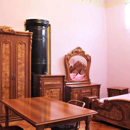 Guesthouse Medea On Pushkini 4 Kutaiszi Kültér fotó