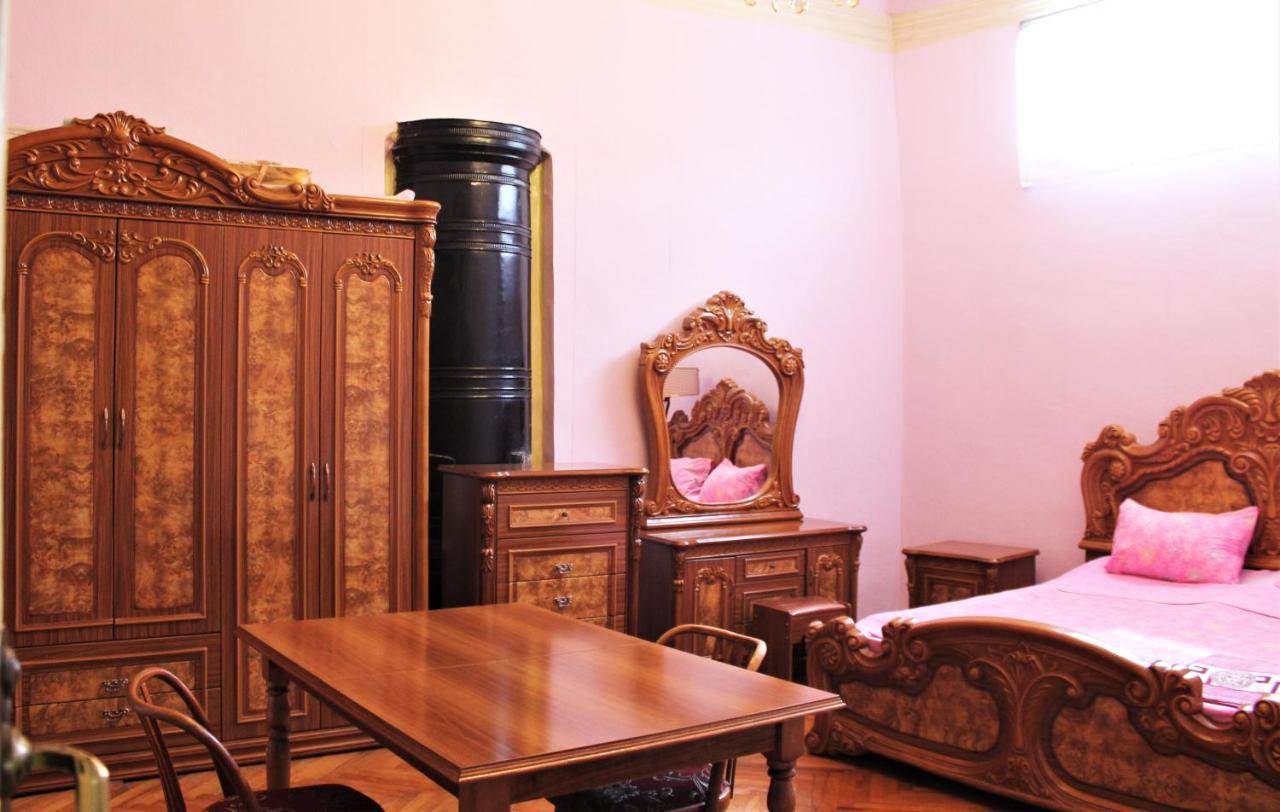 Guesthouse Medea On Pushkini 4 Kutaiszi Kültér fotó