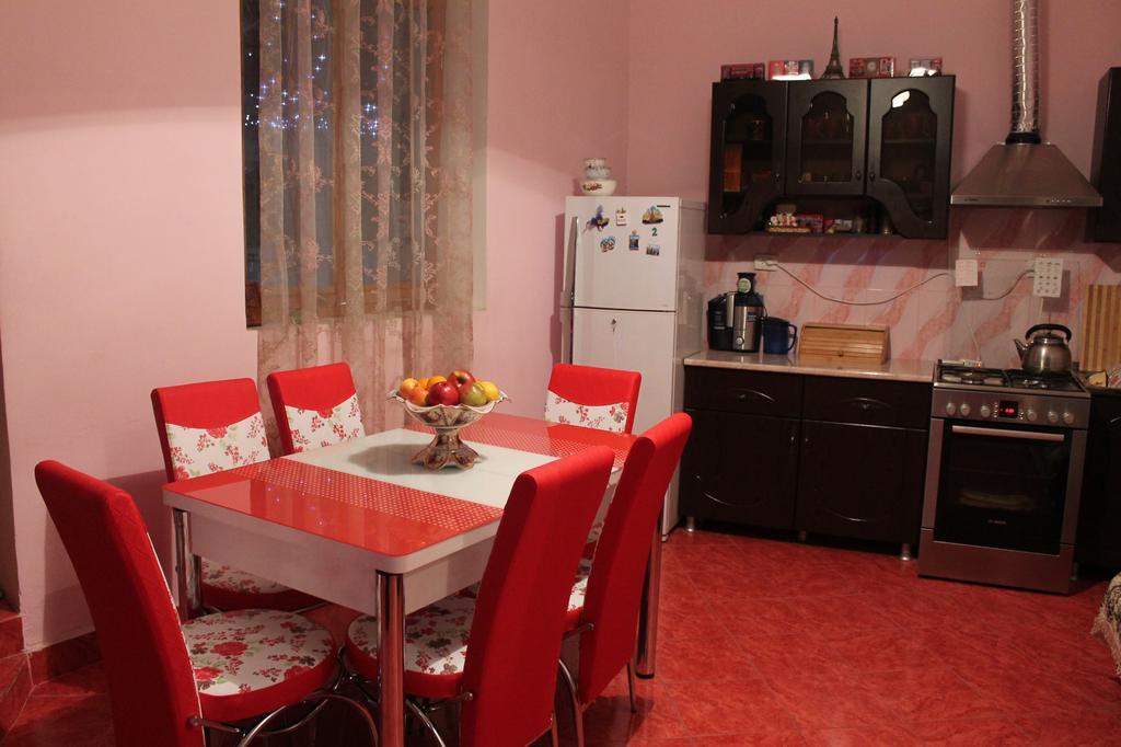 Guesthouse Medea On Pushkini 4 Kutaiszi Kültér fotó
