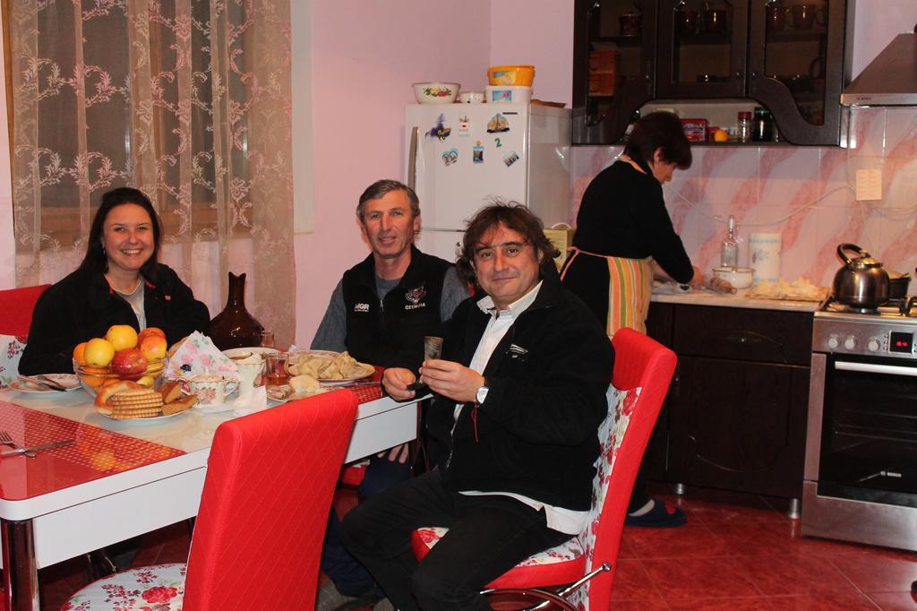 Guesthouse Medea On Pushkini 4 Kutaiszi Kültér fotó
